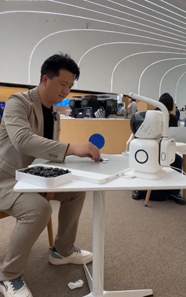 用AI尋找AI，在2025中關(guān)村論壇年會(huì )打卡新亮點(diǎn)