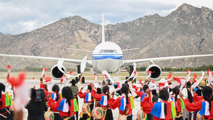 西藏各族群眾熱烈歡迎習近平總書(shū)記