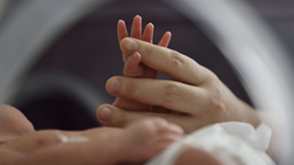 近20省份將&ldquo;三孩&rdquo;寫(xiě)入政府工作報告 激發(fā)生育意愿如何發(fā)力？