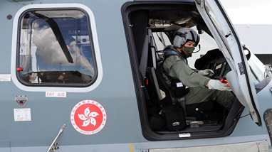 &ldquo;七一&rdquo;護旗飛行：&ldquo;讓國旗飛出最美的樣子&rdquo;