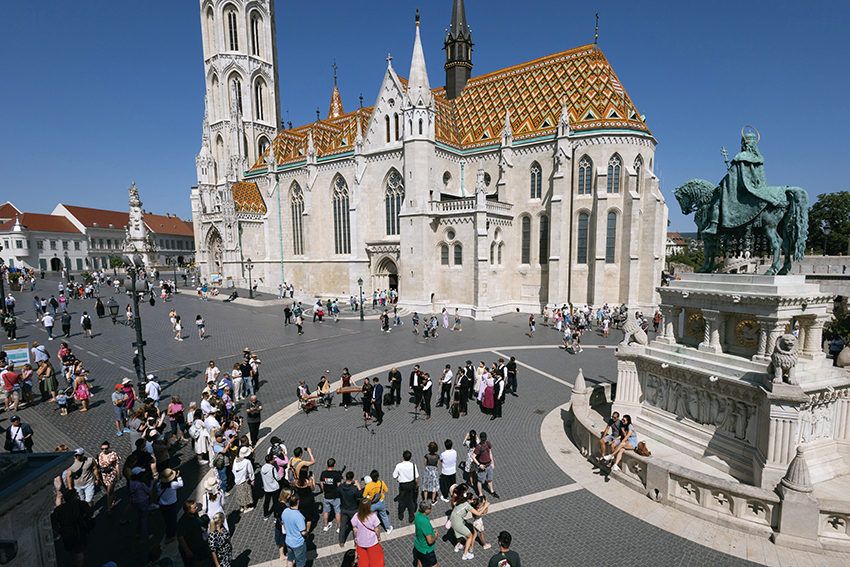 與余澤民相遇，與拉斯洛結緣