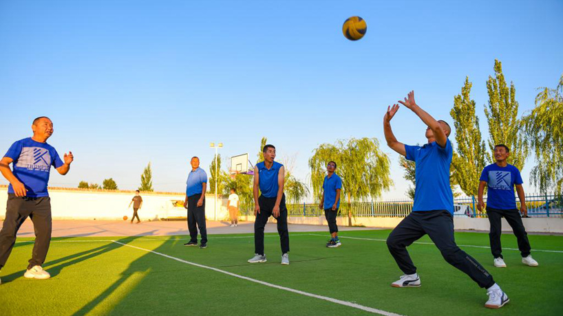 騎馬、放羊、打排球&hellip;&hellip;這些牧民的&ldquo;日常操作&rdquo;贏(yíng)了