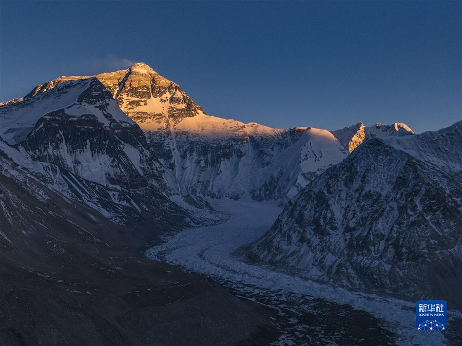 （鏡觀(guān)中國&middot;新華社國內新聞?wù)掌恢芫x）（8）珠峰的日與夜