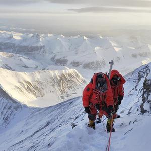 （鏡觀(guān)中國&middot;新華社國內新聞?wù)掌恢芫x）（1）我國科考隊員登頂珠峰 開(kāi)展多項科學(xué)考察