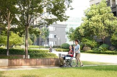 新華全媒＋丨不離不棄，金婚長(cháng)跑因愛(ài)延續