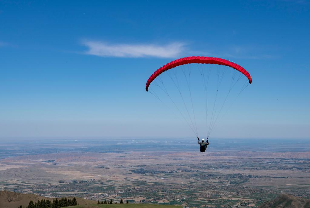 體育地理丨滑翔，瞰大美新疆