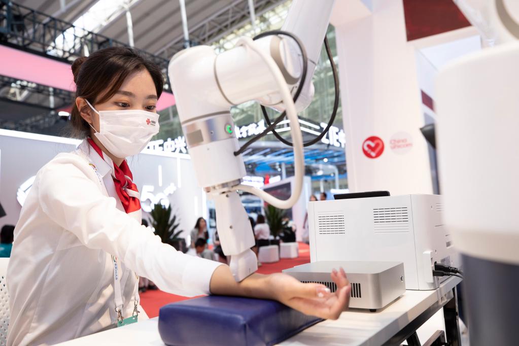 新華全媒+丨5G大會(huì )上看創(chuàng  )新應用