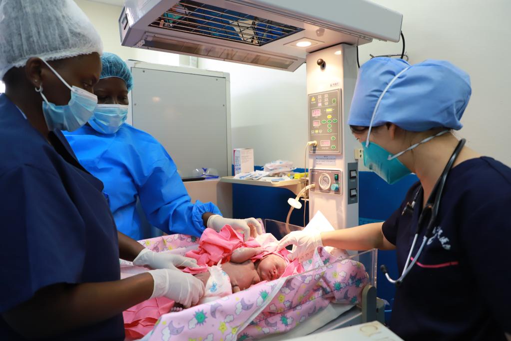 中國援烏干達醫療隊的&ldquo;別樣醫師節&rdquo;