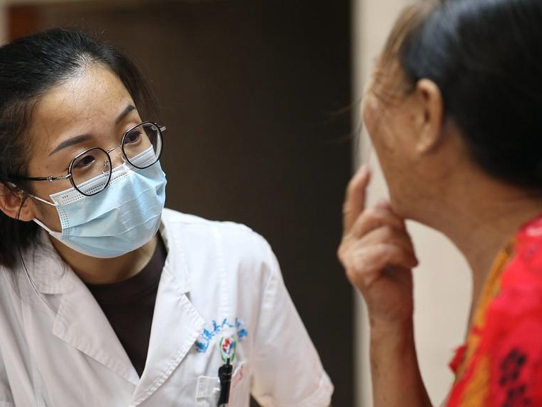 李秋菊：&ldquo;醫&rdquo;心守護山村百姓健康