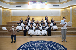 新華全媒+丨這一天，我們?yōu)閻?ài)而歌