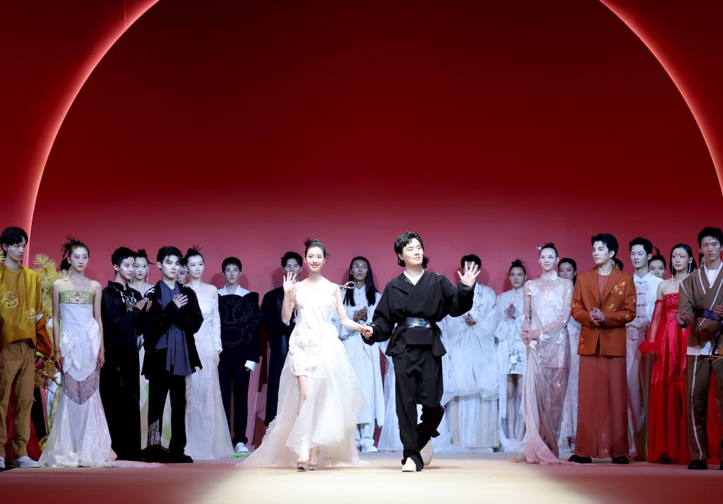 &ldquo;夢(mèng)幻西游X三寸盛京&middot;張彥&rdquo;時(shí)裝發(fā)布會(huì )在京舉行