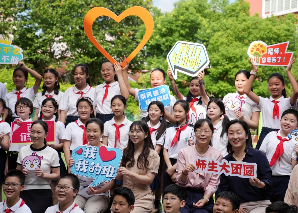 新華全媒+丨今天，師生重聚，班集體團圓