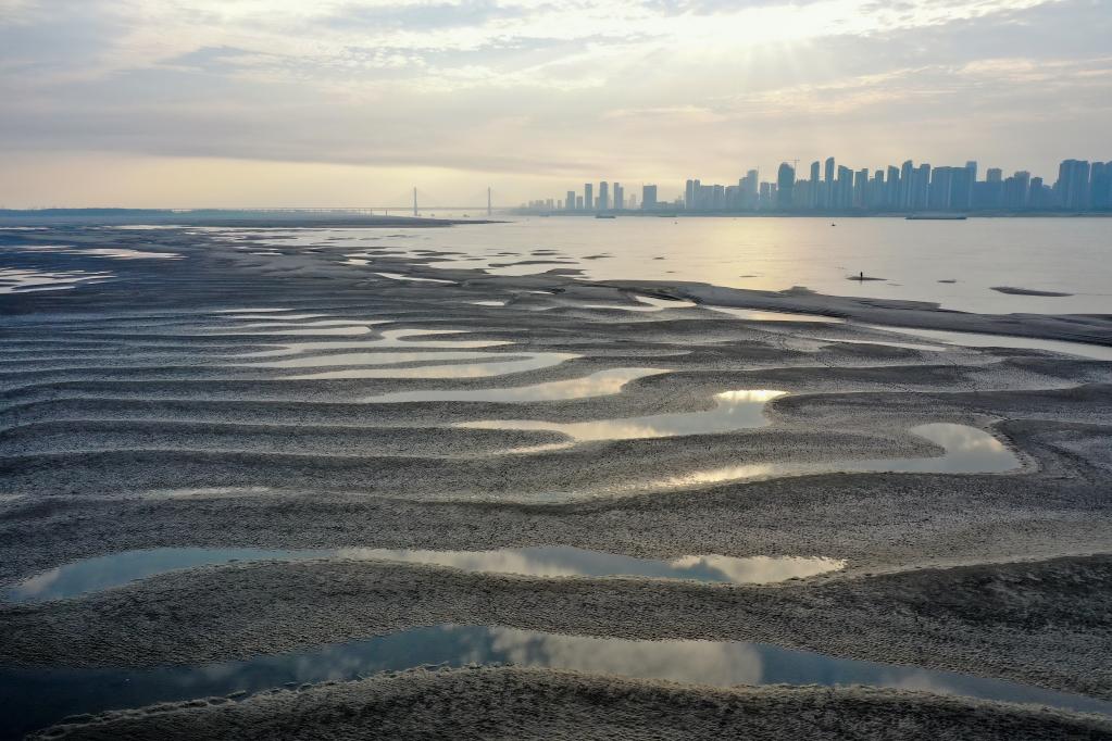 長(cháng)江漢口段水位跌破14米