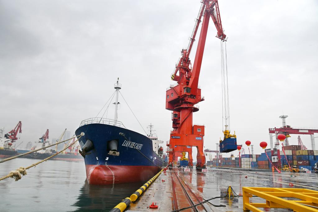 新華全媒+丨&ldquo;中俄快線(xiàn)&rdquo;青島首航