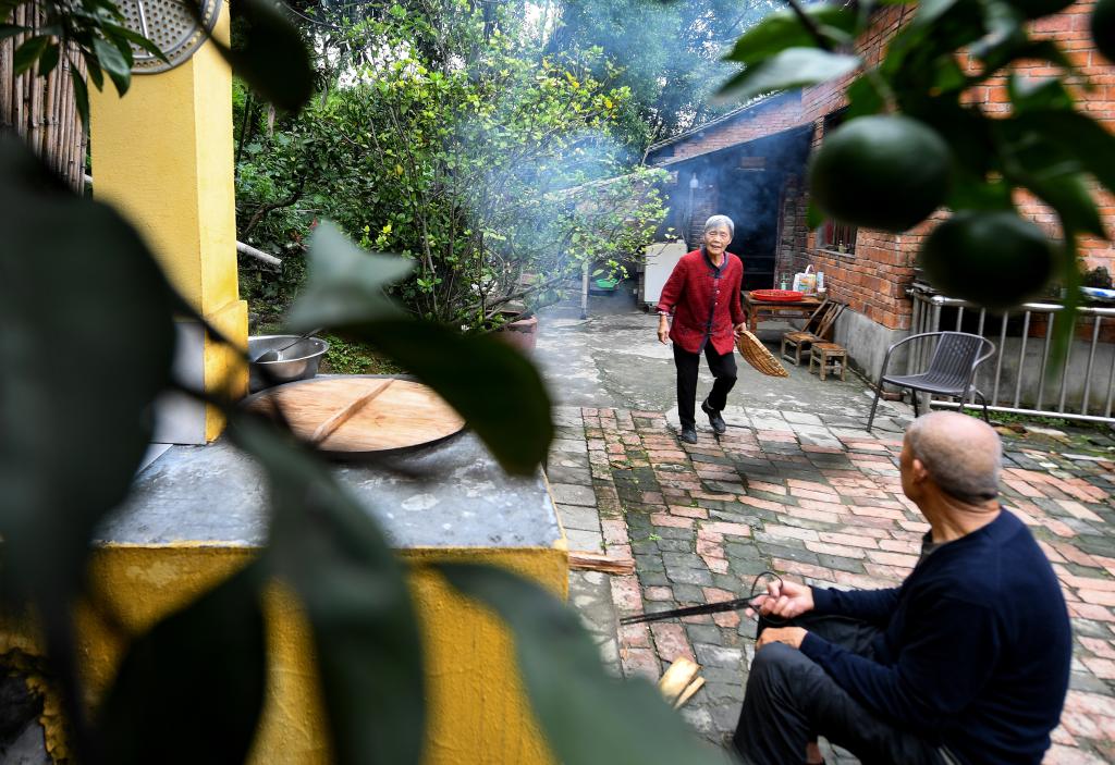 陜西安康：&ldquo;90后&rdquo;小伙記錄爺爺奶奶&ldquo;家的味道&rdquo;