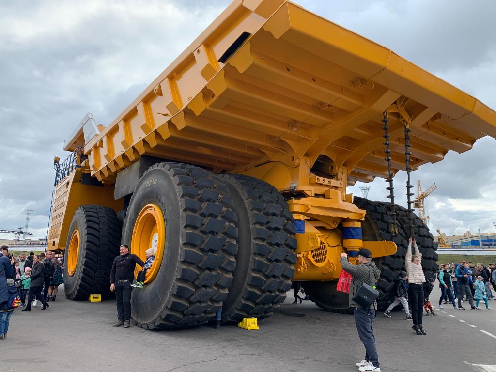 白俄羅斯:大型自卸車(chē)亮相