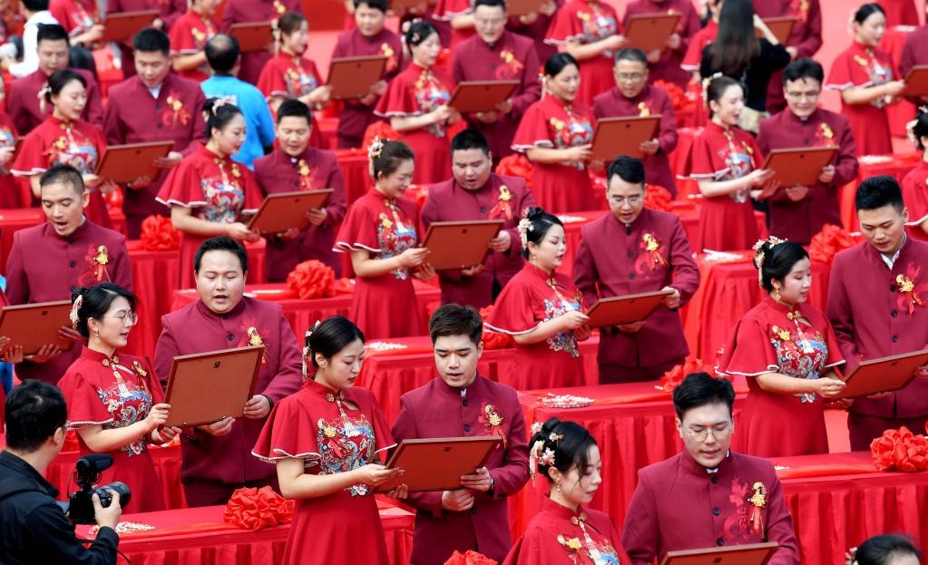 &ldquo;工地婚禮&rdquo;見(jiàn)證愛(ài)情