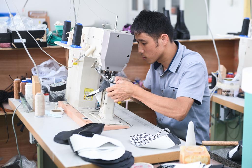 傳統鞋企轉型升級&ldquo;老樹(shù)發(fā)新芽&rdquo;