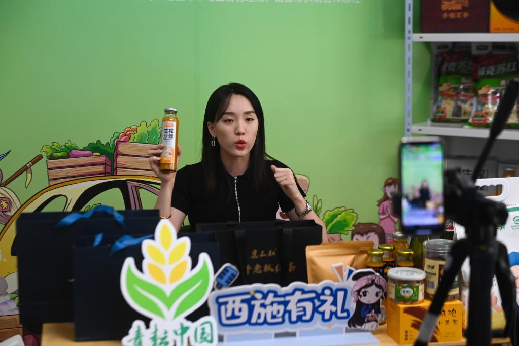 浙江諸暨開(kāi)啟直播助農活動(dòng)