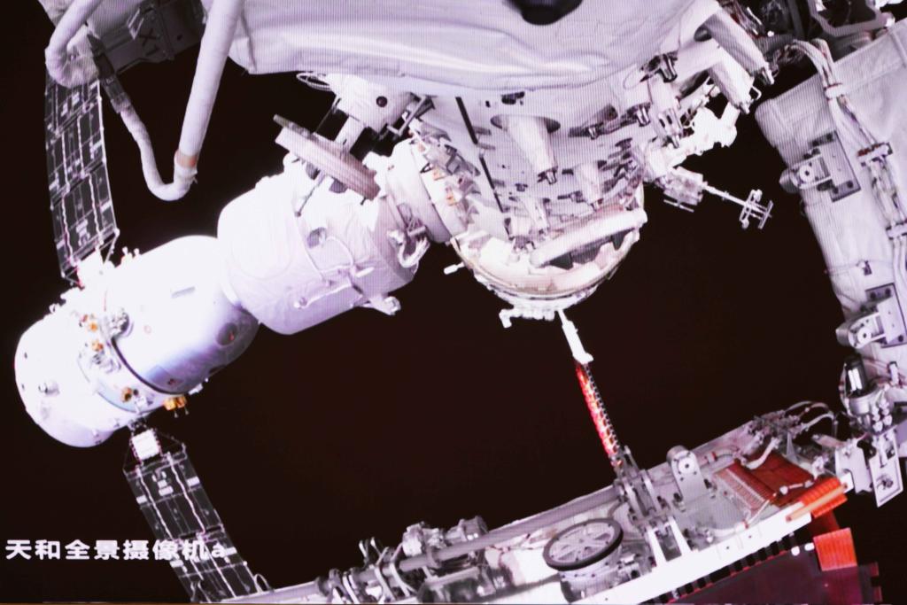 我國成功實(shí)施問(wèn)天實(shí)驗艙轉位 中國空間站組合體轉為兩艙&ldquo;L&rdquo;構型在軌飛行