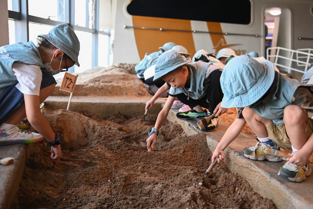 杭州：假期體驗社會(huì )職業(yè)