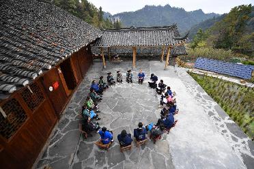 &ldquo;不管多偏遠的地方，都不會(huì )被落下&rdquo;&mdash;&mdash;十八洞村里宣講二十大精神的&ldquo;院壩會(huì )&rdquo;