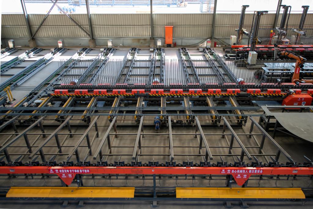 新華全媒+丨探訪(fǎng)四川&ldquo;智慧梁廠(chǎng)&rdquo;：高速公路橋梁建造新升級