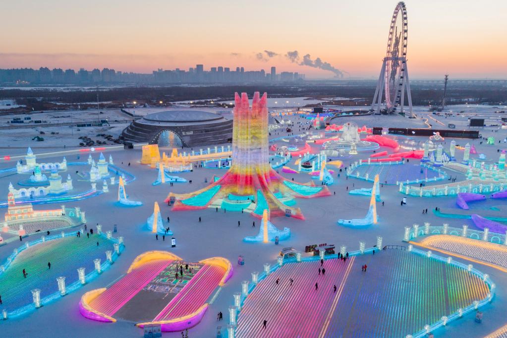 夕陽(yáng)下的&ldquo;夢(mèng)幻冰城&rdquo;