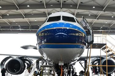 新華全媒+丨?？冢猴w機檢修備春運