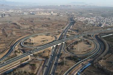 河北秦皇島：打造外聯(lián)內通交通網(wǎng)絡(luò )