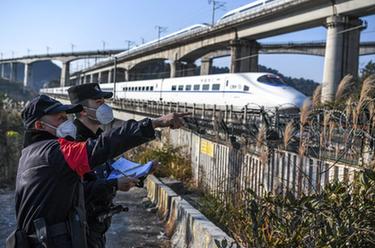 新華全媒+丨守護你，回家的路&mdash;&mdash;鐵警師徒的&ldquo;最后一個(gè)春運&rdquo;與&ldquo;第一個(gè)春運&rdquo;