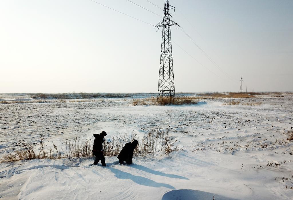 新華全媒+&middot;新春走基層丨跟隨&ldquo;中國東極&rdquo;電力衛士巡線(xiàn)守護光明