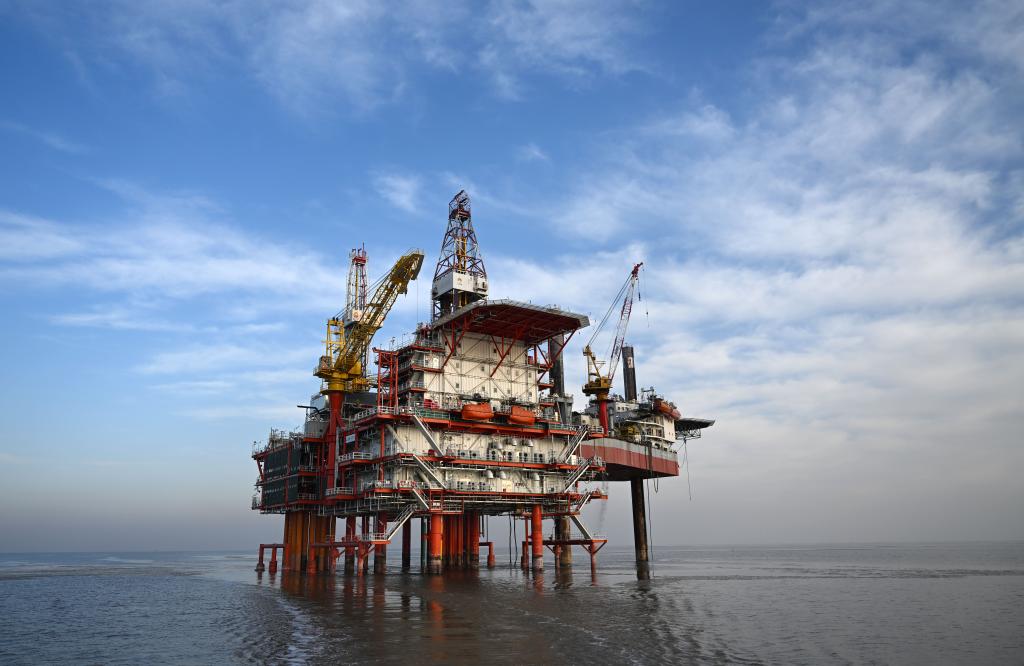 新華全媒+丨海上油田年味濃 堅守&ldquo;孤島&rdquo;迎新春