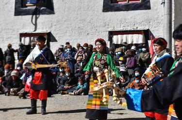新春走基層丨西藏：除夕普村的&ldquo;村晚&rdquo;