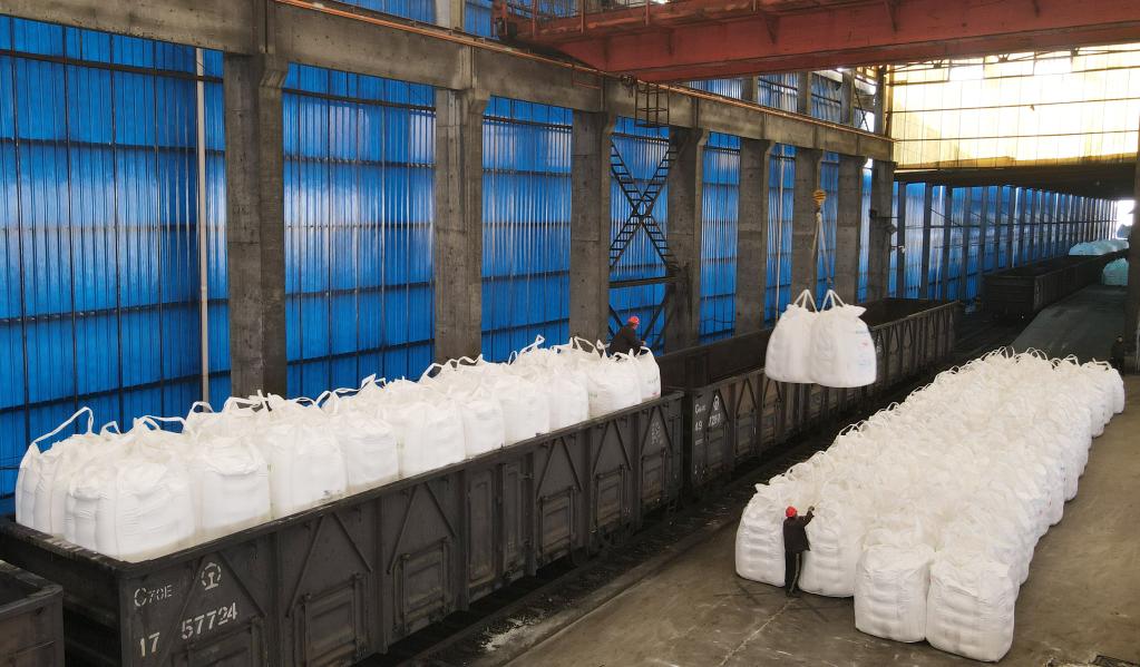 新華全媒+丨保障春耕備耕 化肥生產(chǎn)運輸開(kāi)啟&ldquo;加速度&rdquo;