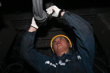 &ldquo;95后&rdquo;機車(chē)工長(cháng)的首次春運&ldquo;大考&rdquo;