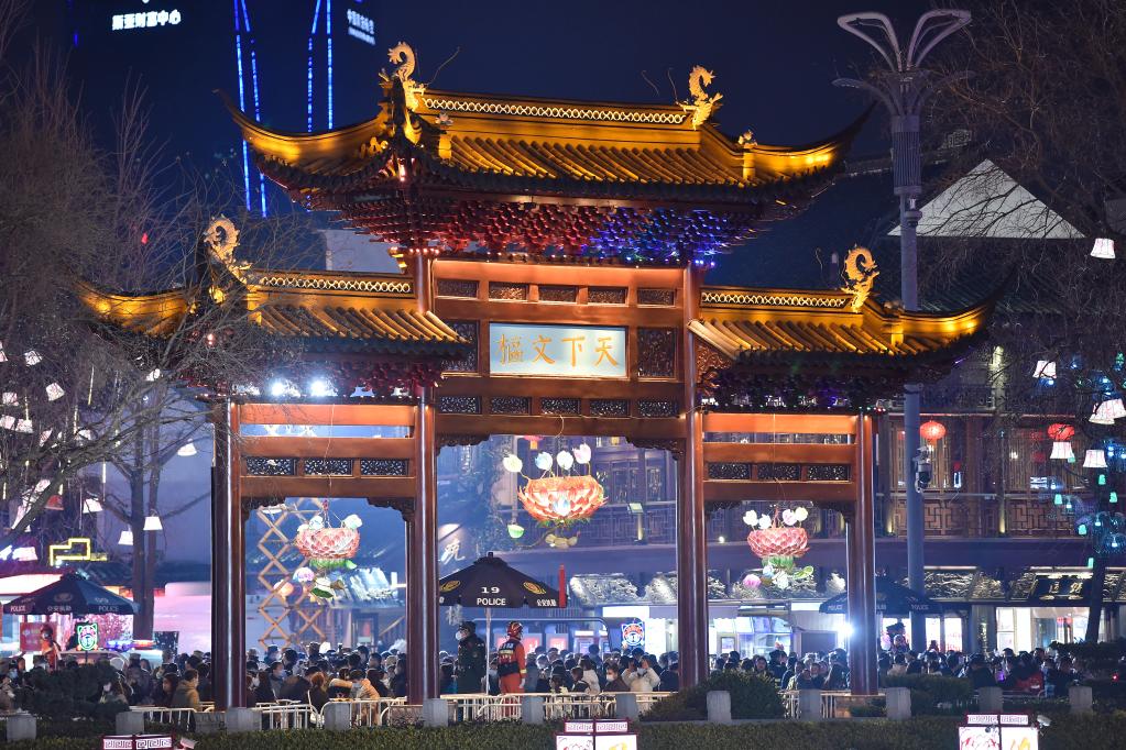 江蘇南京：秦淮燈會(huì )點(diǎn)亮&ldquo;夜經(jīng)濟&rdquo;