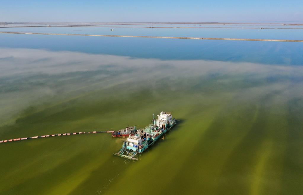 勞動(dòng)創(chuàng  )造幸福 | 鹽湖船長(cháng)賀連福