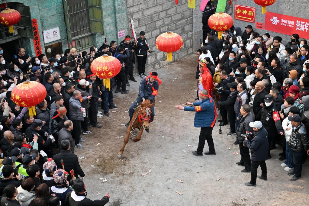 千年古村上演唐代&ldquo;跑馬排&rdquo;