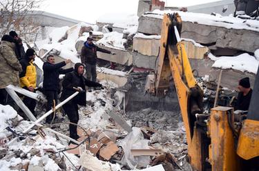 土耳其卡赫拉曼馬拉什?。壕仍ぷ骶o張進(jìn)行