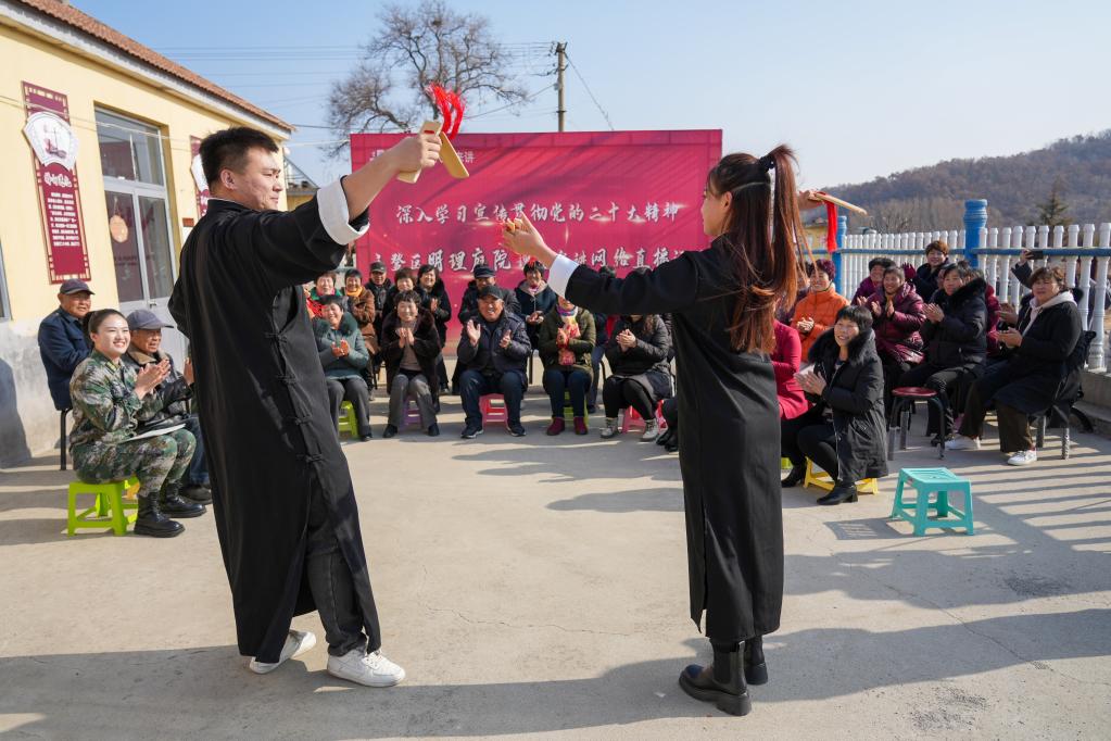 山東文登：理論宣講走進(jìn)農村庭院