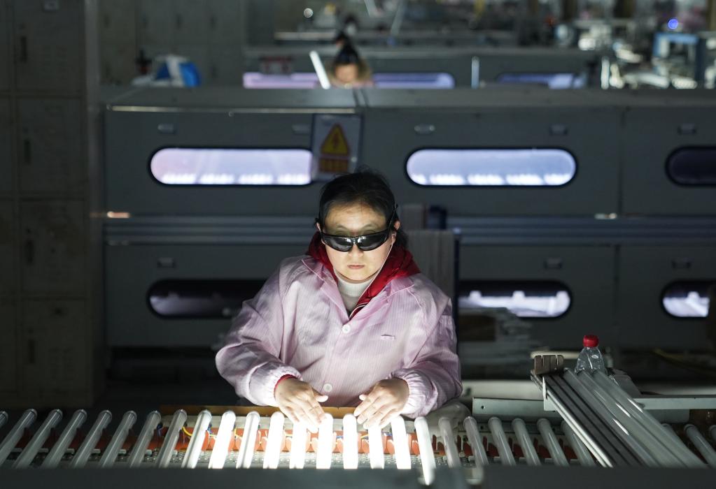 強信心&middot;開(kāi)新局丨江西靖安：外貿企業(yè)趕制訂單忙