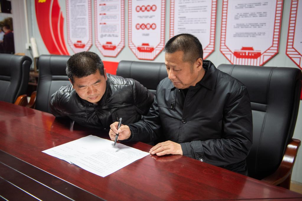 &ldquo;保姆式&rdquo;服務(wù)、智能化工廠(chǎng)、連片化土地&mdash;&mdash;水稻大省湖南春耕一線(xiàn)觀(guān)察