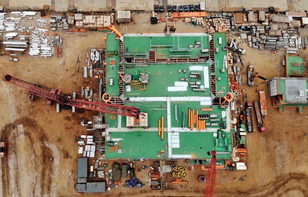 新華全媒+丨渤海灣千億方大氣田最大組塊青島封頂