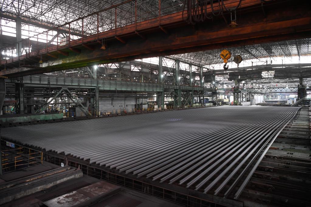 新華全媒＋&middot;強信心&middot;開(kāi)新局丨攀鋼釩軌梁廠(chǎng) 鋼軌生產(chǎn)馬力全開(kāi)