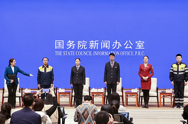 國新辦舉行&ldquo;最美鐵路人&rdquo;代表與中外記者見(jiàn)面會(huì )