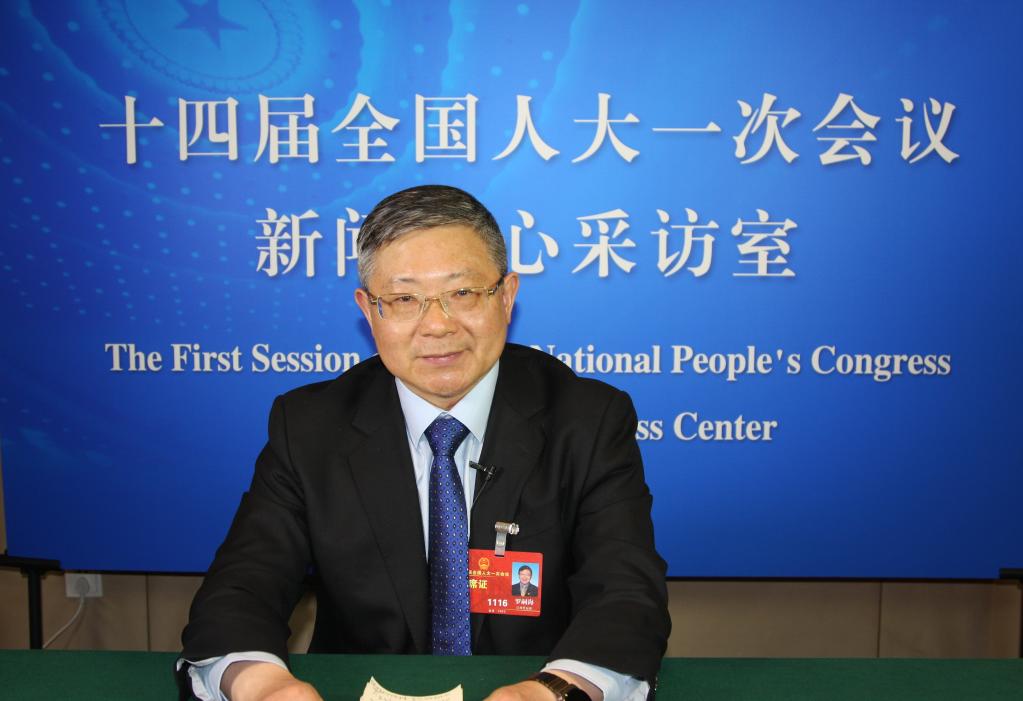 代表委員議政錄丨羅嗣海代表：讓畢業(yè)生的專(zhuān)業(yè)、就業(yè)的意向和經(jīng)濟社會(huì )發(fā)展需求有效匹配