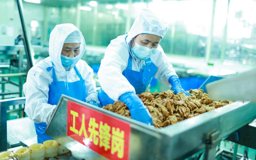 山東臨沂：&ldquo;家門(mén)口&rdquo;就業(yè)促增效助增收