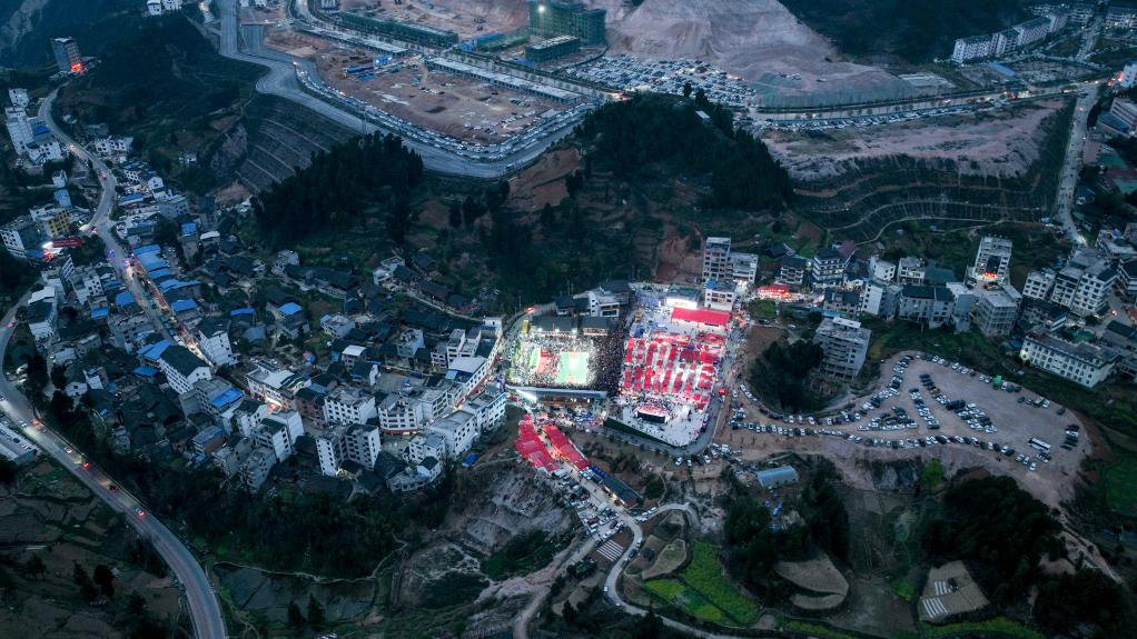 新華全媒+丨燃爆全場(chǎng)！&ldquo;村BA&rdquo;總決賽完美收官