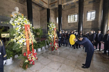 馬英九拜謁南京中山陵 題寫(xiě)&ldquo;和平奮斗 振興中華&rdquo;
